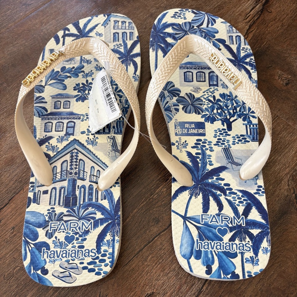 Havaianas Beige Strappy Flip Flops with Blue Scenic Print